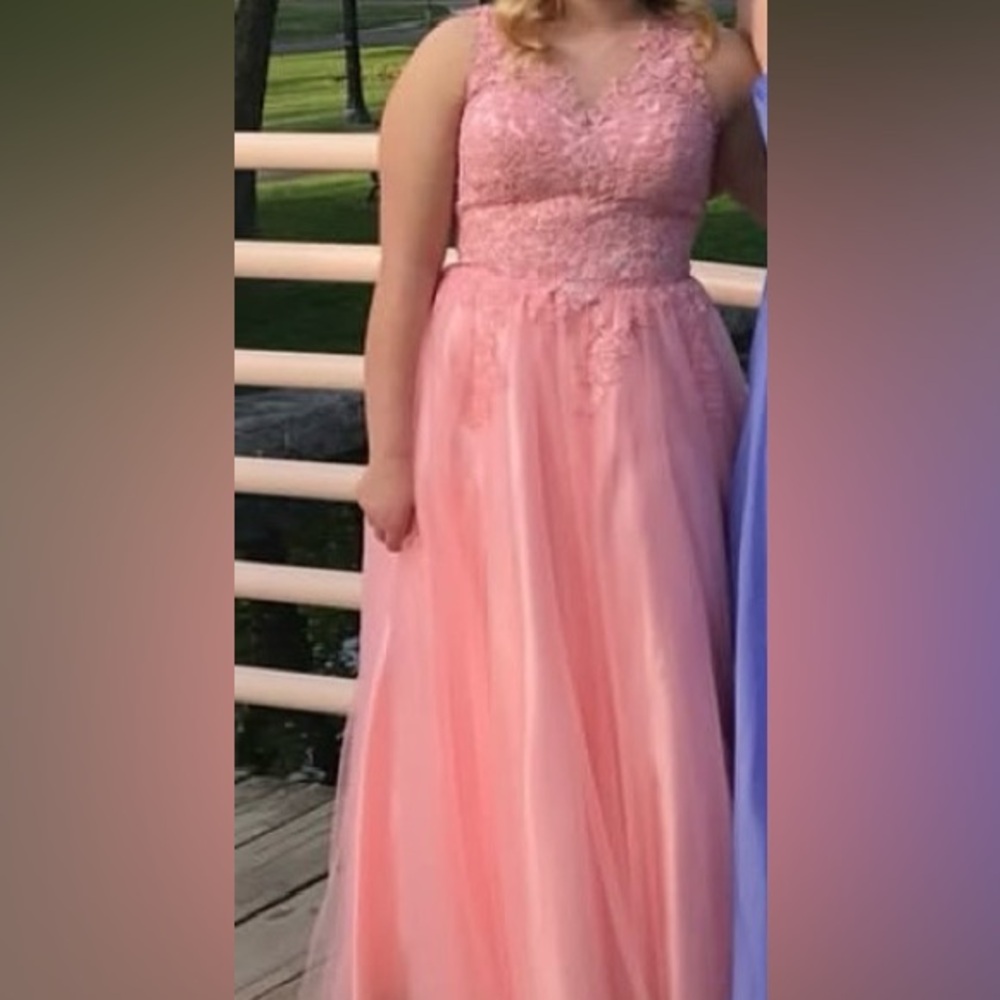 Elegant Pink Lace Evening Gown